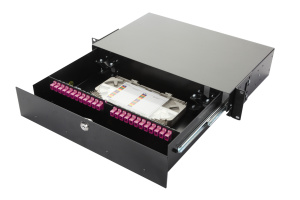 Оптическая панель серии 47F-48, 19'' 2U выдвижная, корпус на 48 адаптеров, 2 симплекс SC адаптера, OM4