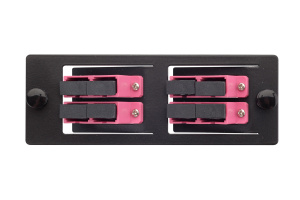 Комплект планка Q-SLOT с 4 адаптерами дуплекс SC OM4, наклонные, монтажные шнуры, КДЗС