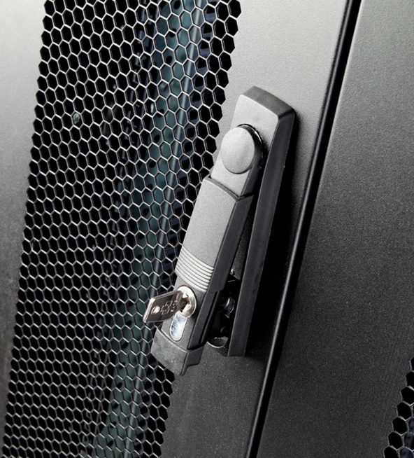 Шкафы и стойки 19"