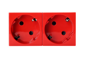 Розетка двойная 2 × 2P+E немецкий стандарт, с защитными шторками, с безвинтовым зажимом, 45 градусов, красный