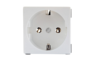 Розетка 2P+E немецкий стандарт 45 × 45 мм, без шторок, белый