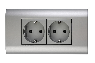 Розетка 2P+E немецкий стандарт 45 × 45 мм, с защитными шторками, серебристый