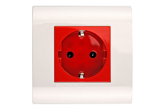 Розетка 2P+E немецкий стандарт 45 × 45 мм, с защитными шторками, красный