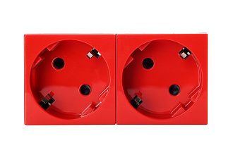 Розетка двойная 2 × 2P+E немецкий стандарт, с защитными шторками, с безвинтовым зажимом, 45 градусов, красный
