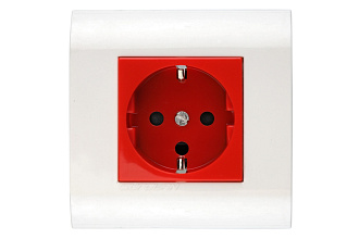 Розетка 2P+E немецкий стандарт 45 × 45 мм, с защитными шторками, с механической блокировкой, красный