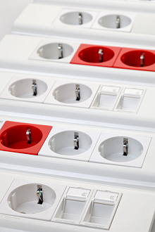 Рамка горизонтальная французский стандарт 8 модулей 45 × 22,5 мм, белый