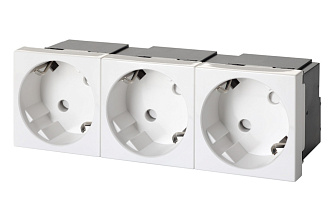 Розетка тройная 3 × 2P+E немецкий стандарт, с защитными шторками, с безвинтовым зажимом, 45 градусов, белый