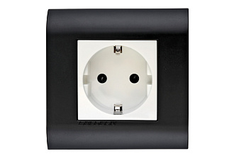 Розетка 2P+E немецкий стандарт 45 × 45 мм, с защитными шторками, белый